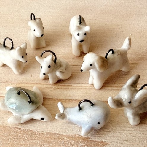 Petites breloques animaux en porcelaine blanche, faites main